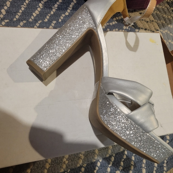 NEW Lauren Conrad Soft Knot SILVER High Heel Platform Sandal sz 10 CARAMELIZED - Picture 8 of 8